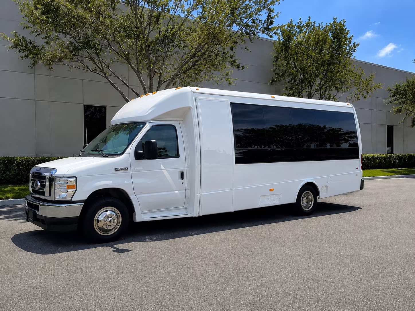 Oakland Airport Shuttle & Transportation party bus exterior
