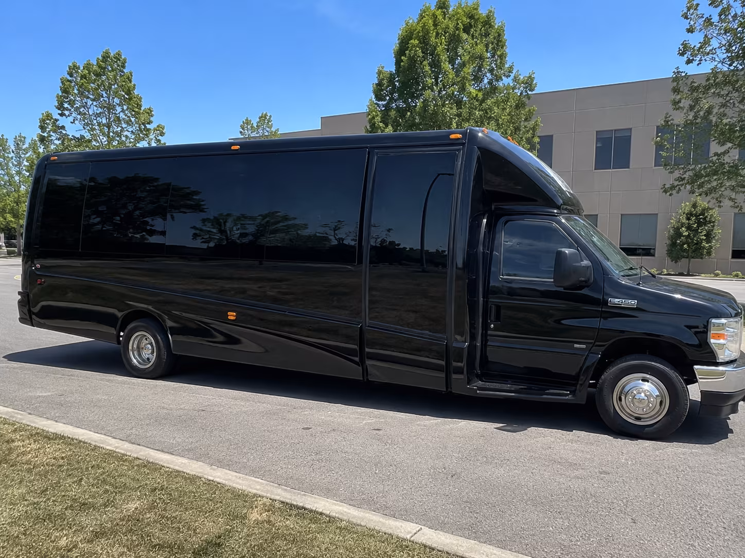Oakland Birthday, Sweet 16, & Quinceañera Transportation party bus exterior
